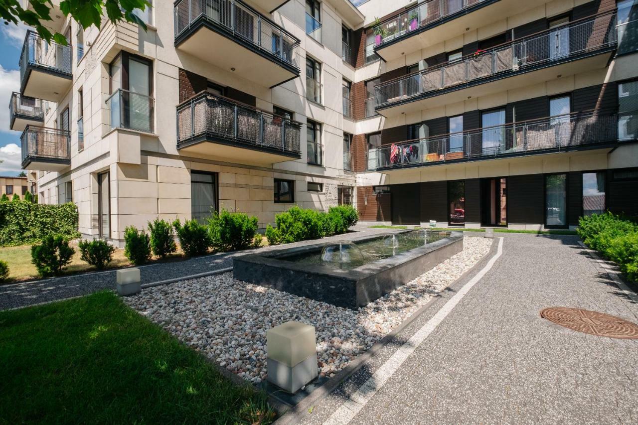 Modern Apartment Across The Ponds Варшава Экстерьер фото