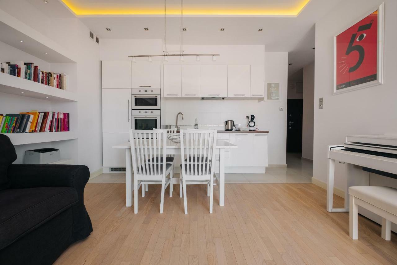 Modern Apartment Across The Ponds Варшава Экстерьер фото